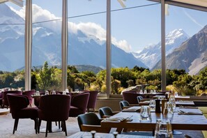 2 restaurants, breakfast served - The Hermitage Hotel Mount Cook (Mount Cook)