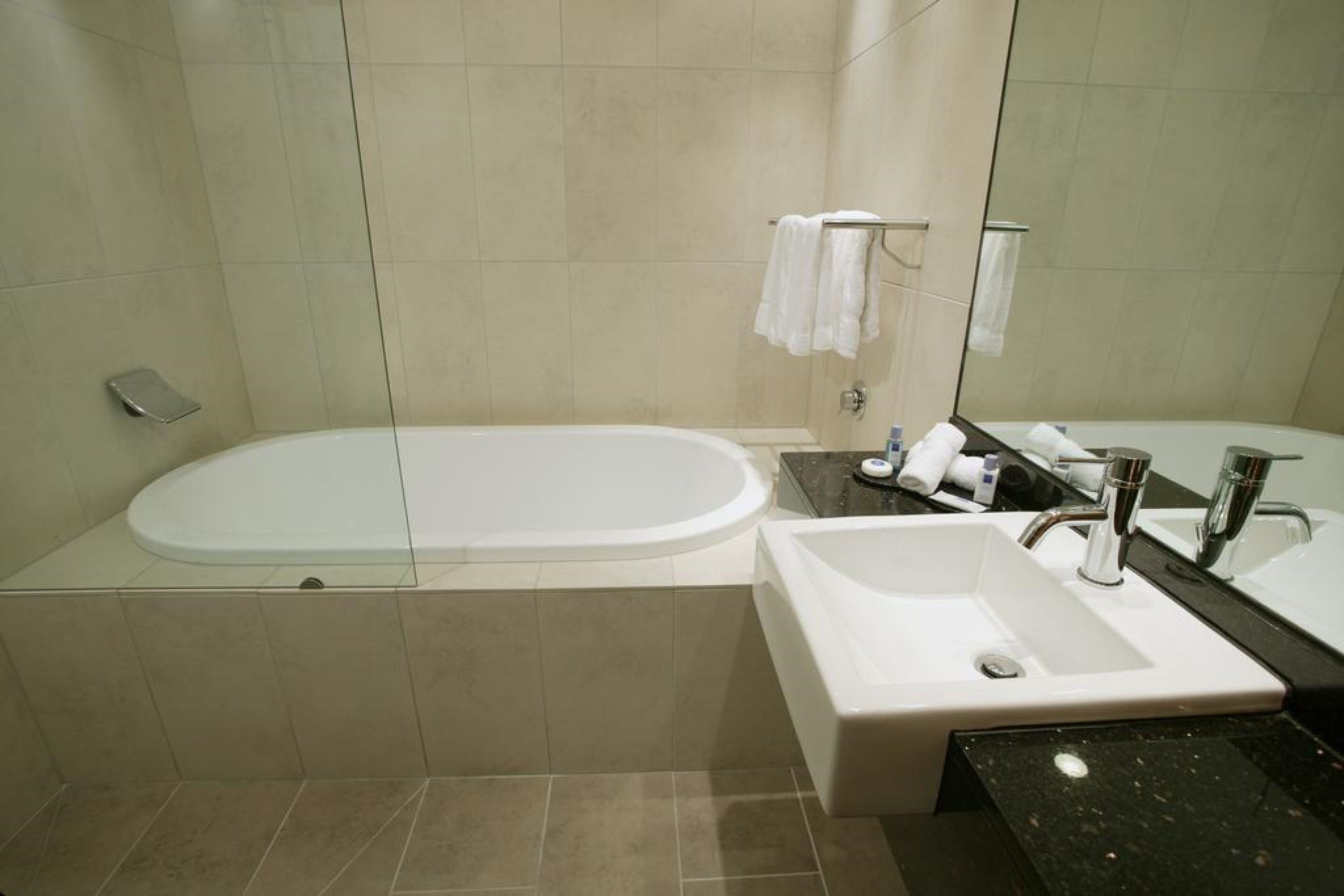 executive suite with balcony | bathroom | shower, hair dryer, towels