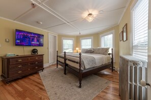 The Babe Ruth Room, 1 King Bed - Adults Only
