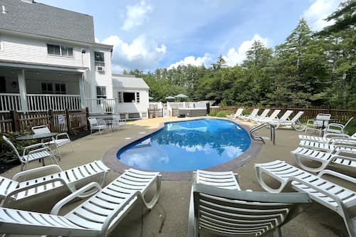 Seasonal outdoor pool, open 9:00 AM to 9:00 PM, sun loungers