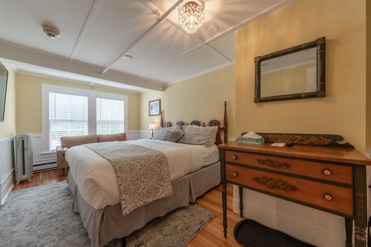 Double Room, 1 Queen Bed | Wi-Fi gratis dan didekorasi berbeda-beda