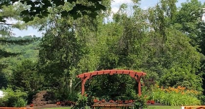 Publick House Historic Inn and Country Motor Lodge