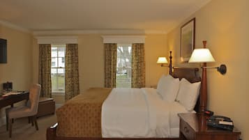 Chamberlain House 1 King Bed (No Pets) | Premium bedding, iron/ironing board, bed sheets