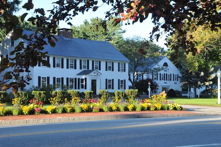 Fachada. Publick House Historic Inn and Country Motor Lodge