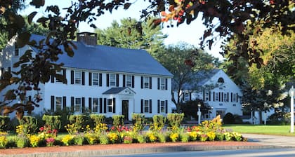 Publick House Historic Inn and Country Motor Lodge