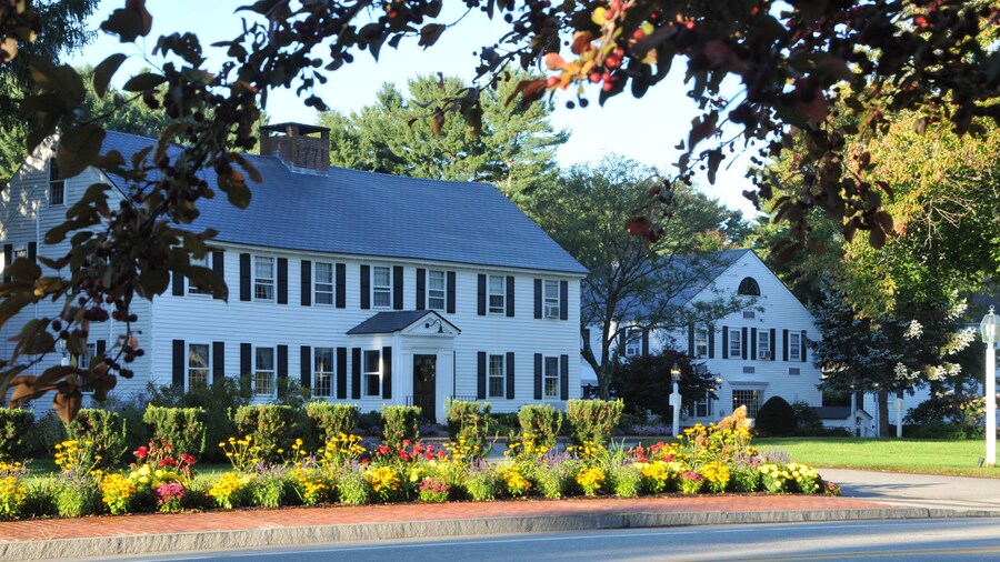 Publick House Historic Inn and Country Motor Lodge