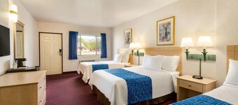 Travelodge by Wyndham Niagara Falls