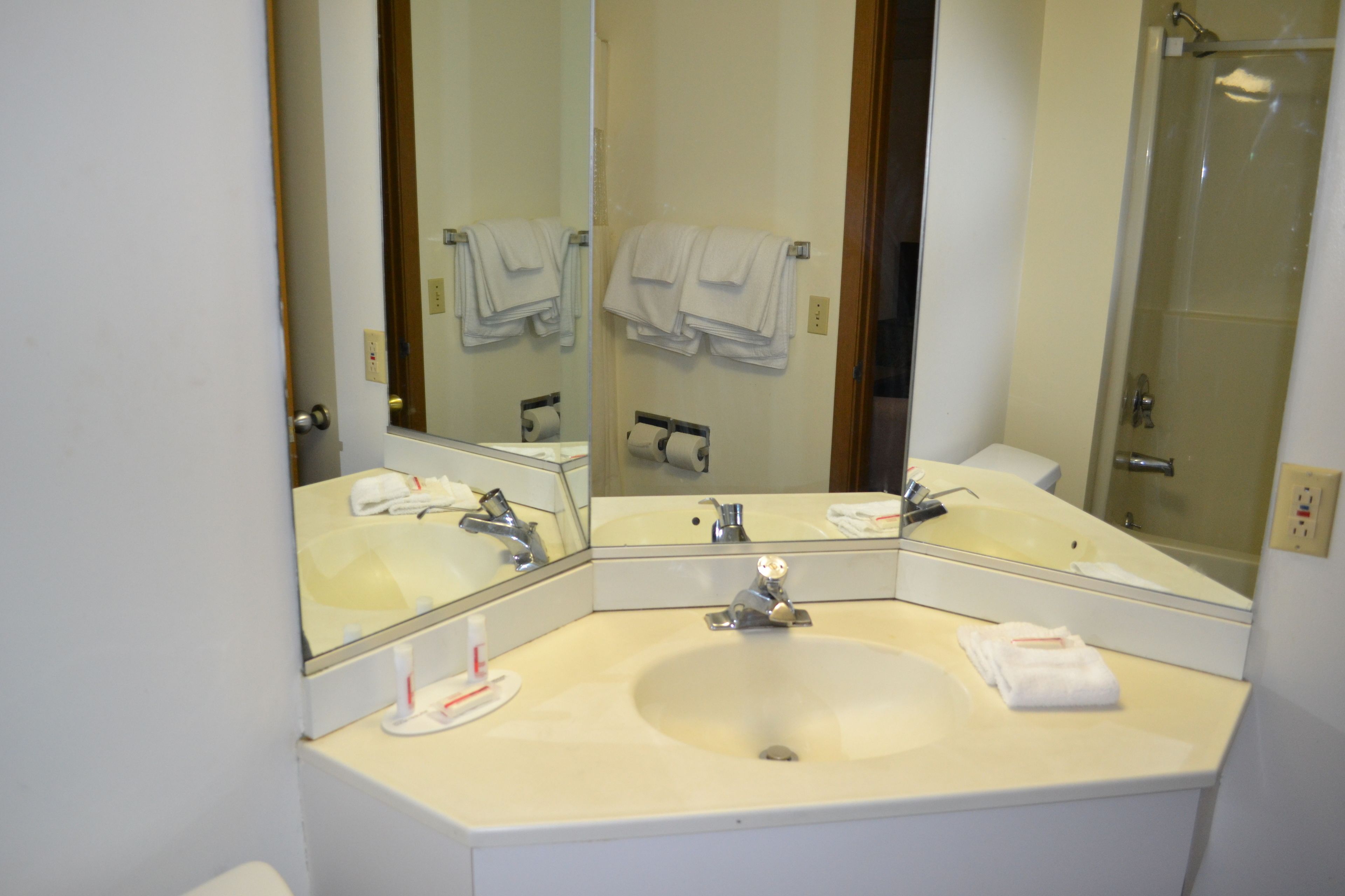 Photo - Travelodge by Wyndham Niagara Falls - New York