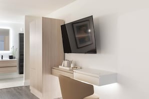 Minibar, in-room safe, individually decorated, individually furnished