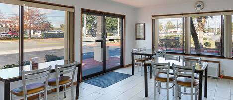 Petit déjeuner continental compris tous les jours