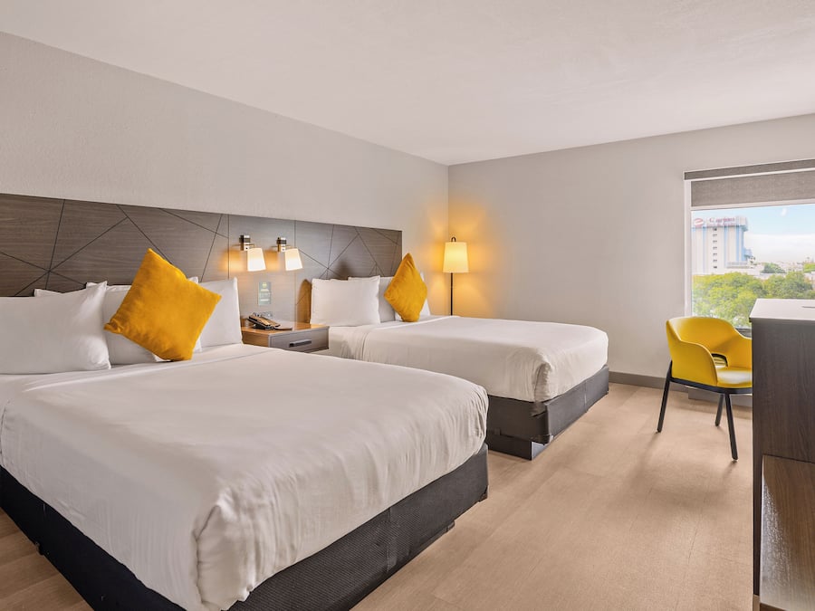 Rom – standard, 2 queensize-senger, ikke-røyk | Safe på rommet, skrivebord, skrivebord for bærbar PC og lydisolert