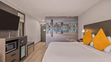 Standaard kamer, 1 kingsize bed, niet-roken | Een kluis op de kamer, een bureau, een laptopwerkplek