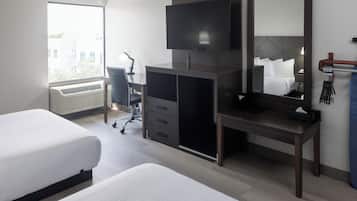 Habitación estándar, 2 camas Queen size, tina para personas con discapacidad | Vista a la ciudad