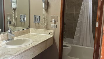 Room, 1 King Bed, Non Smoking | Bathroom