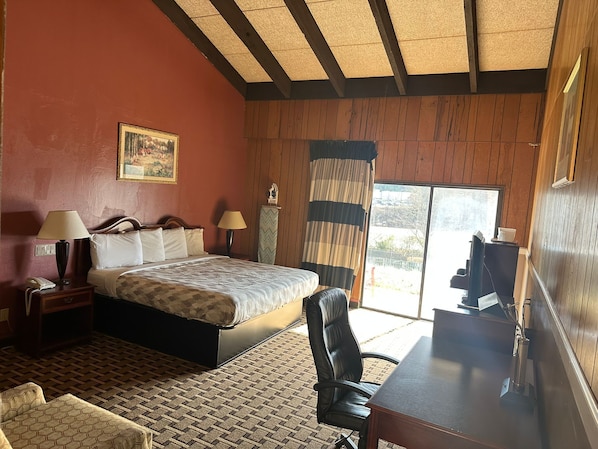 Room, 1 King Bed, Non Smoking | In-room safe, desk, iron/ironing board, free WiFi - Americas Best Value Inn Franklin (Franklin)
