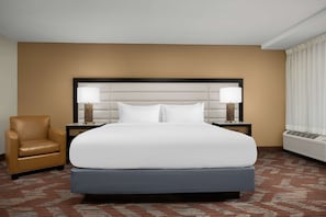 Suite, 1 King Bed | In-room safe, desk, blackout drapes, iron/ironing board