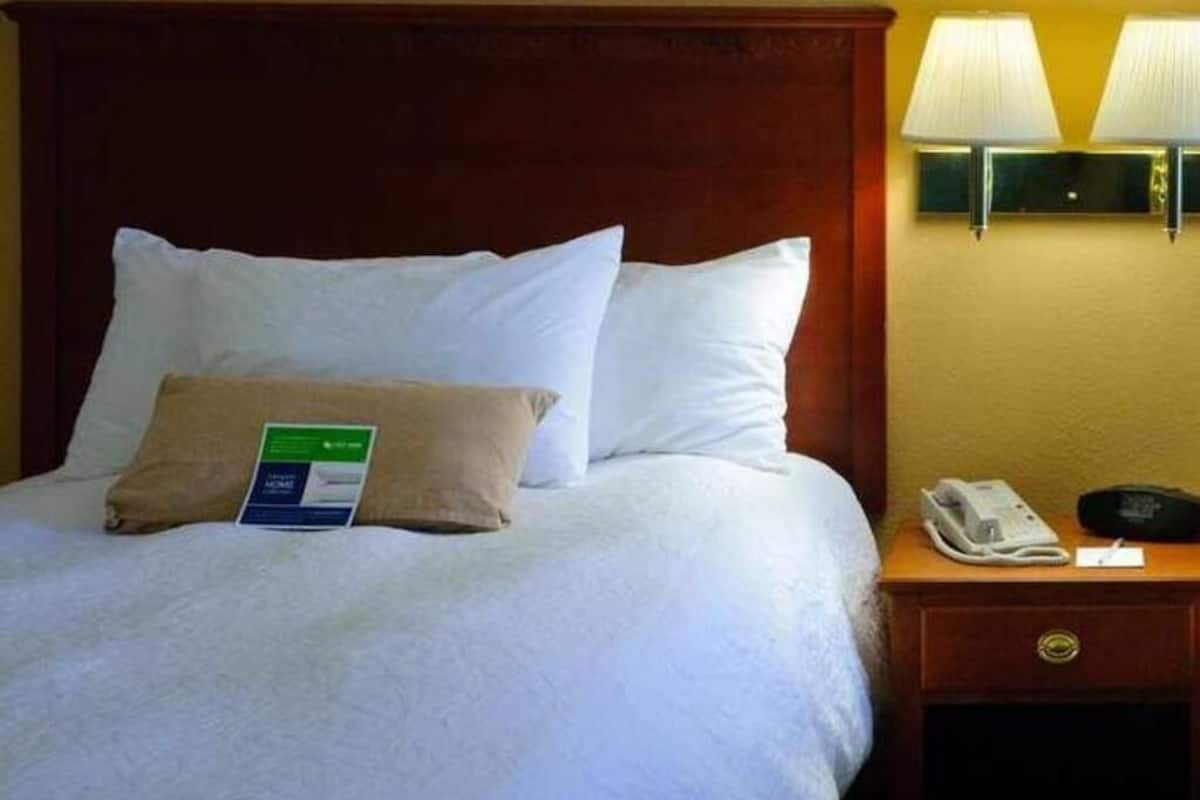 Desk, blackout drapes, iron/ironing board, free WiFi