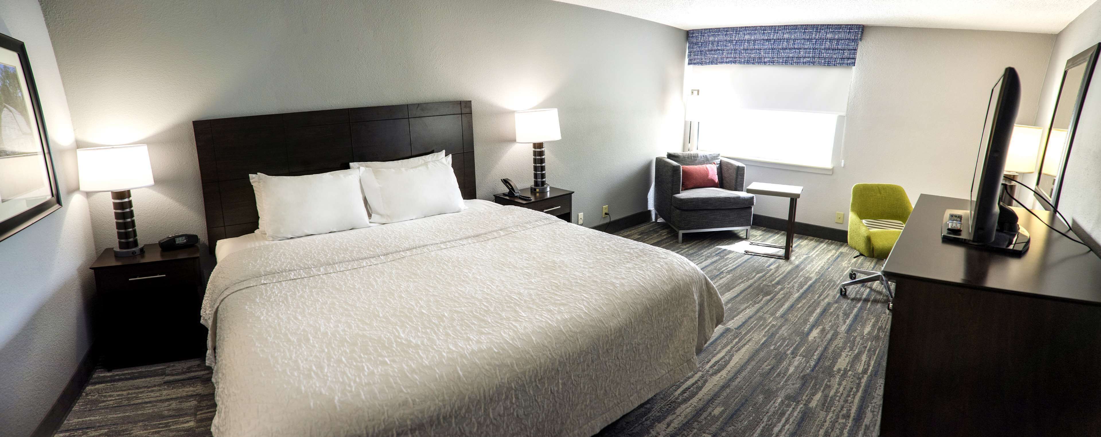 書桌、遮光窗簾/窗簾、熨斗/熨衫板、免費 Wi-Fi