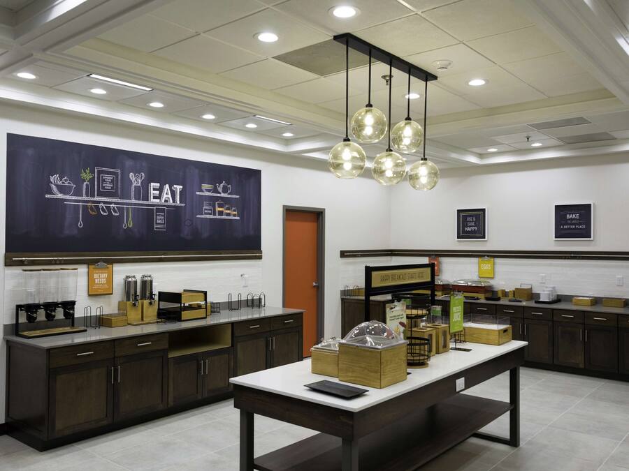 Esmorzar diari d'estil bufet gratuït