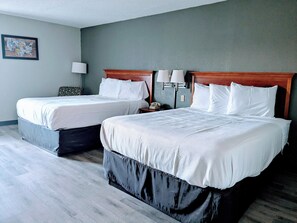 Desk, iron/ironing board, cots/infant beds, rollaway beds - Baymont by Wyndham Lebanon IN (Lebanon)