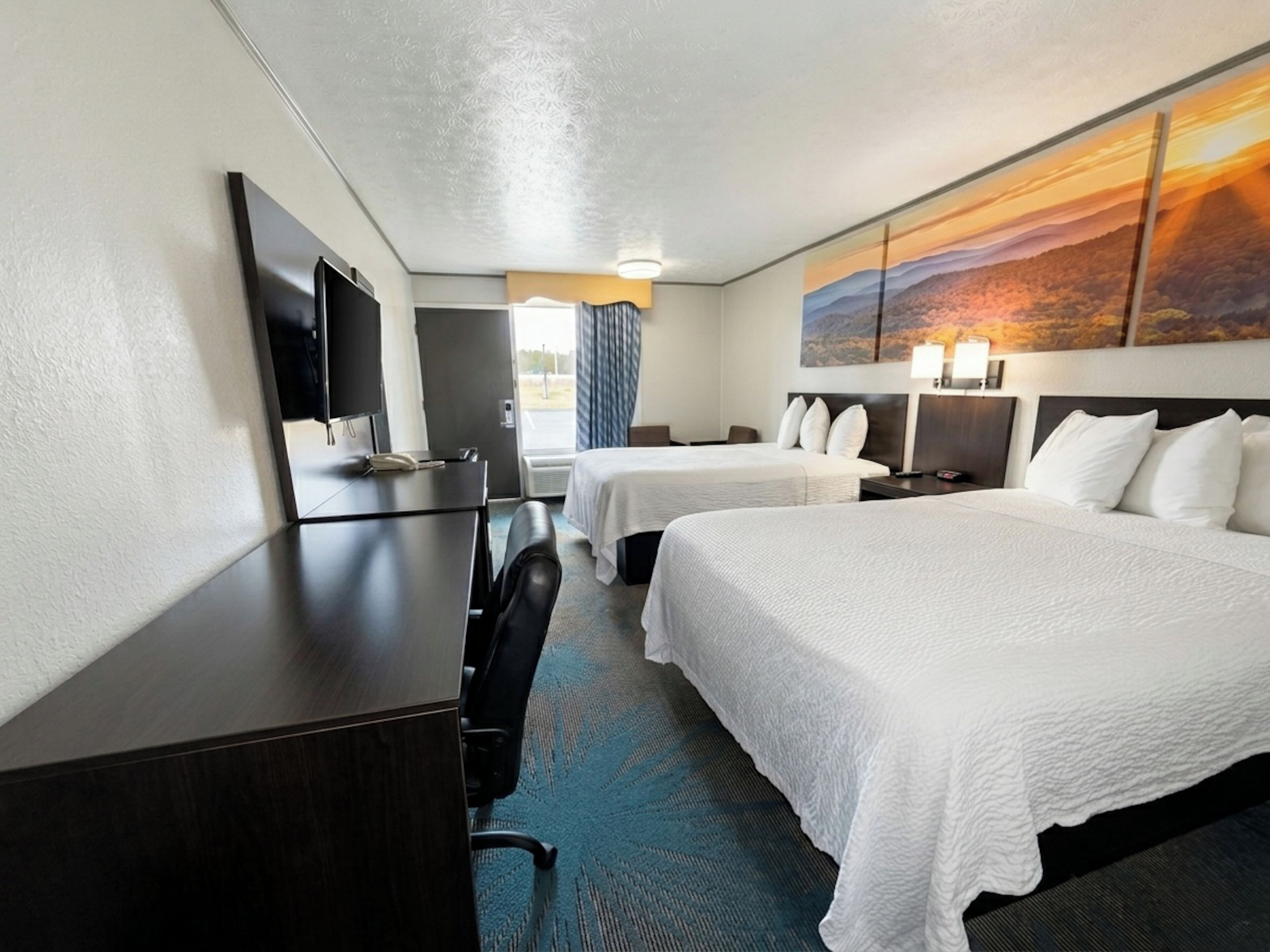 Desk, soundproofing, cribs/infant beds, rollaway beds