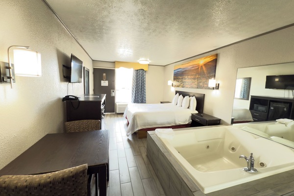 Room, 1 Queen Bed | Desk, soundproofing, cribs (surcharge), rollaway beds (surcharge)