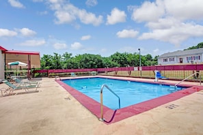 Piscina a l'aire lliure de temporada