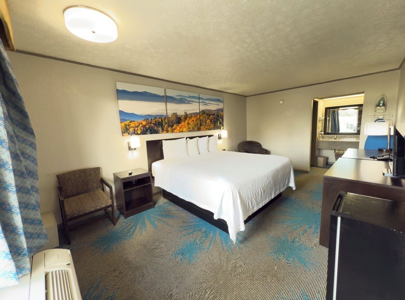 Desk, soundproofing, cribs/infant beds, rollaway beds