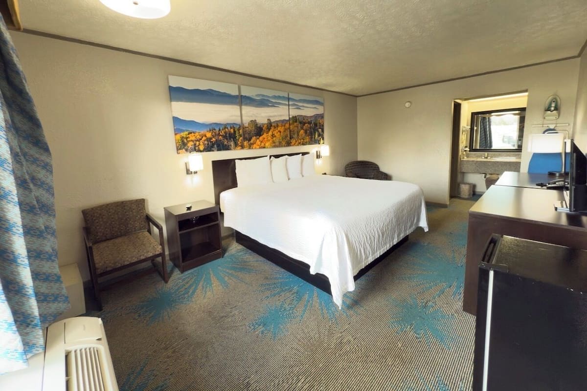 Desk, soundproofing, cots/infant beds, rollaway beds