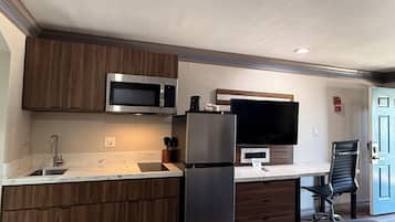 Room, 1 King Bed | Private kitchen | Fridge, microwave, coffee/tea maker