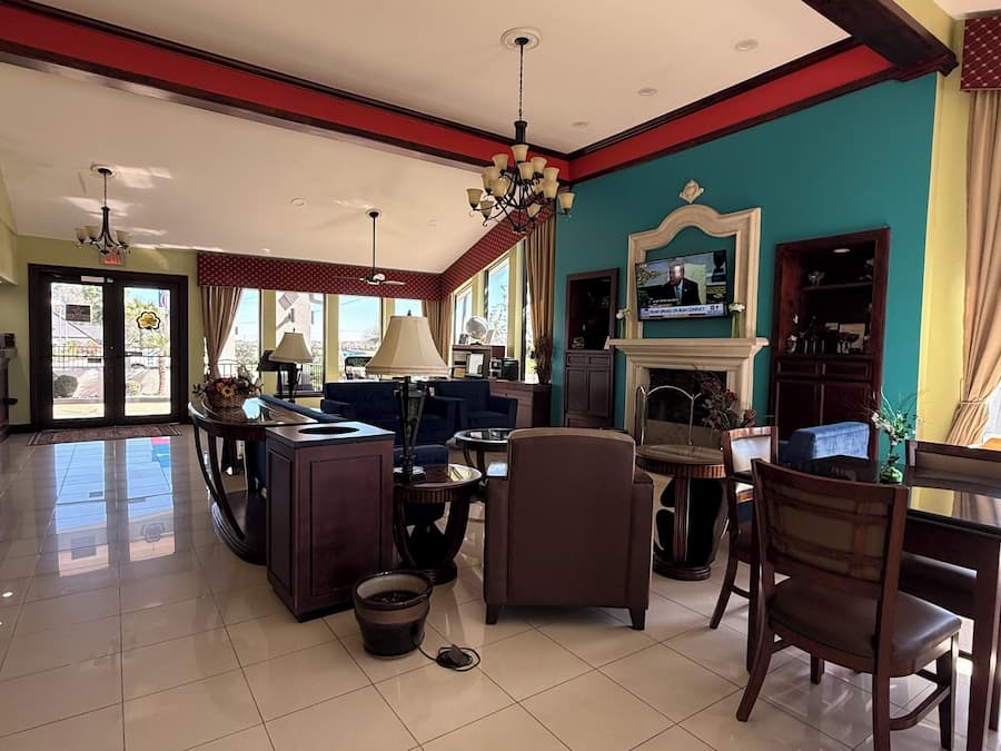 Free daily continental breakfast