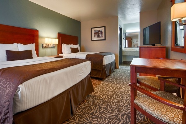 In-room safe, desk, iron/ironing board, rollaway beds (surcharge)