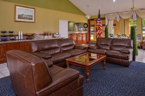 Lobby sitting area - Americas Best Value Inn West Columbia (West Columbia)