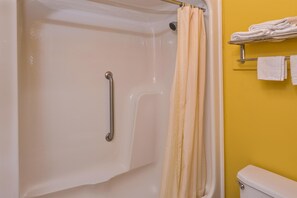 Combined shower/bathtub, free toiletries, hair dryer, towels - Americas Best Value Inn West Columbia (West Columbia)