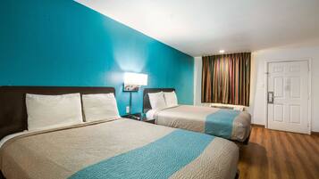 Tabla de planchar con plancha, wifi gratis, ropa de cama y despertador