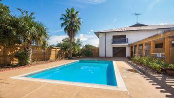 Sesongbasert utendørsbasseng