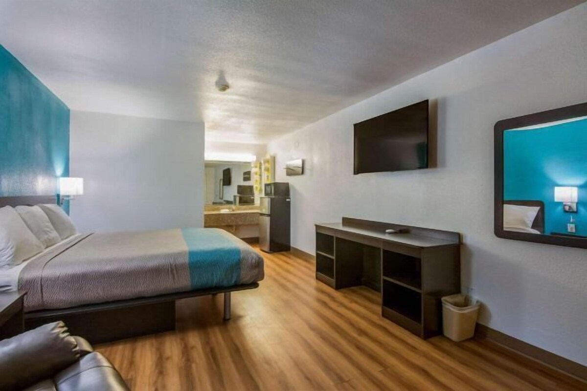 Iron/ironing board, free WiFi, alarm clocks, bed sheets