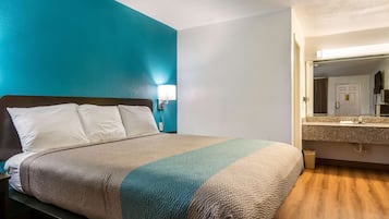 Iron/ironing board, free WiFi, bed sheets, alarm clocks