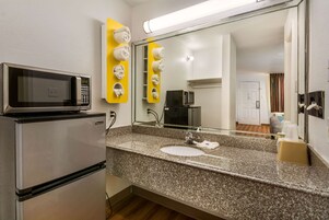 Rainfall showerhead, free toiletries, hair dryer, towels