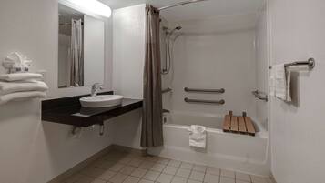 SĂšche-cheveux, serviettes fournies, savon, papier toilette