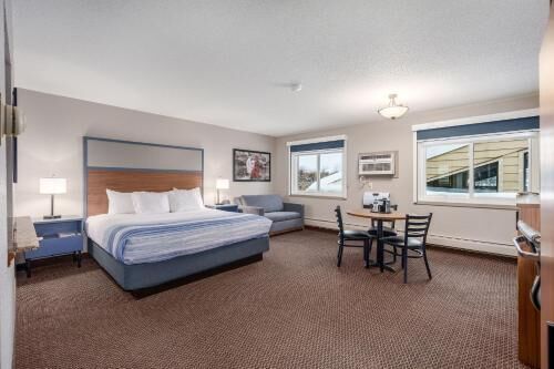 Pillowtop beds, desk, iron/ironing board, free WiFi