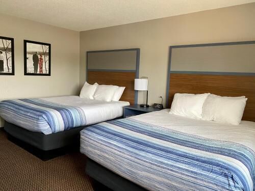 Pillowtop beds, desk, iron/ironing board, free WiFi