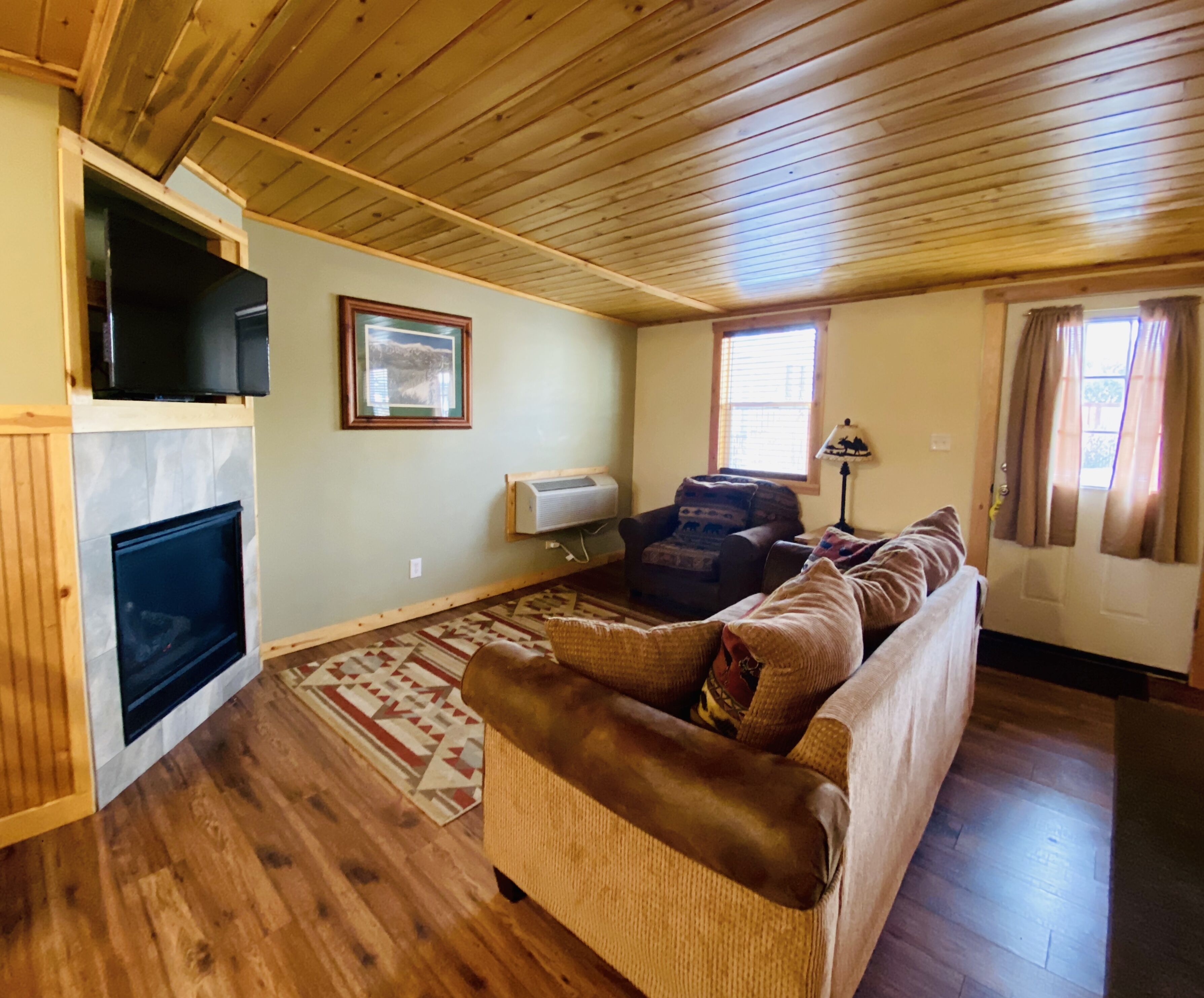 Deluxe Queen Cottage | Living room | LED TV