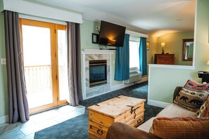 Deluxe King Cottage | Living area | LED TV