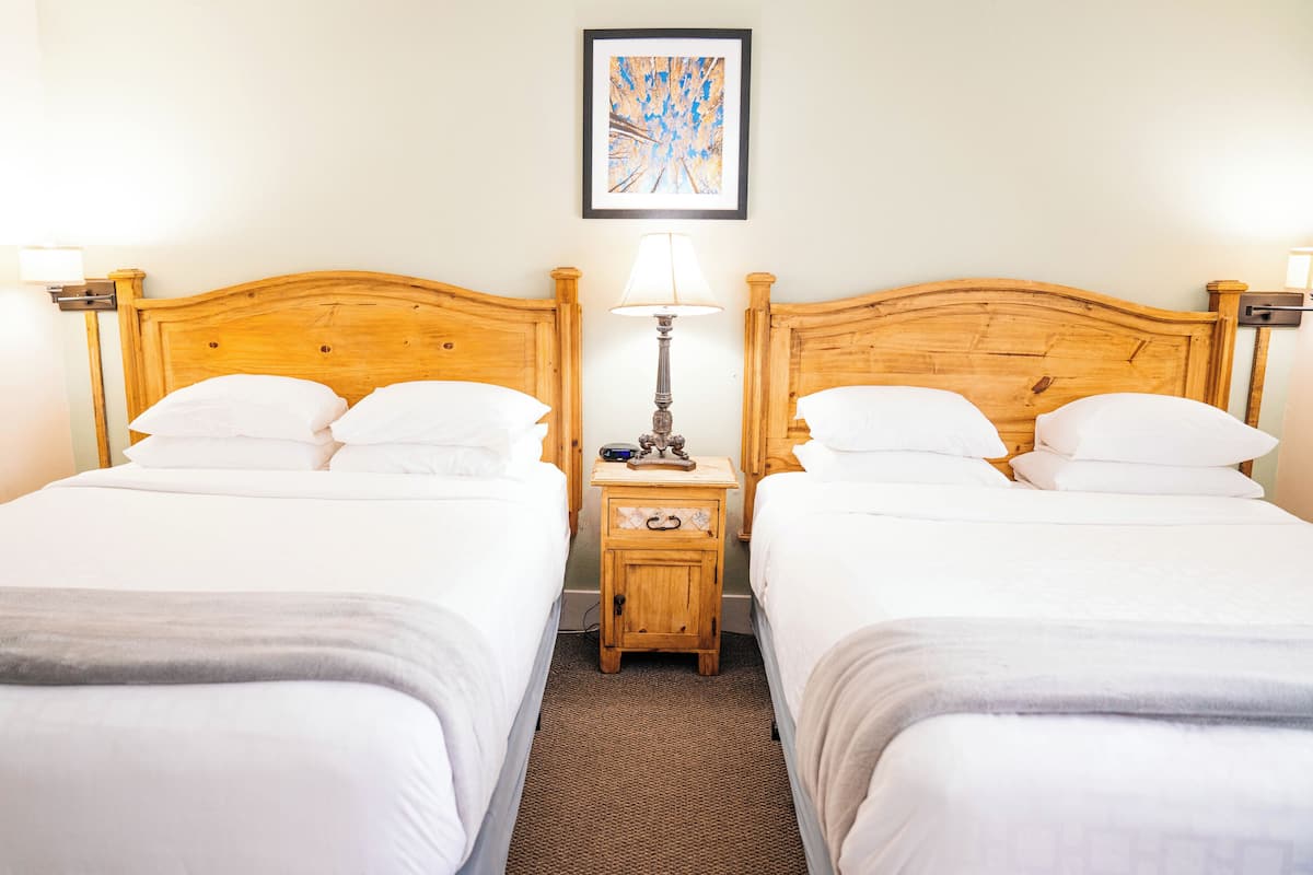 Two Bedroom Family Cottage Triple Queen | 1 bedroom, premium bedding, pillowtop beds, free WiFi