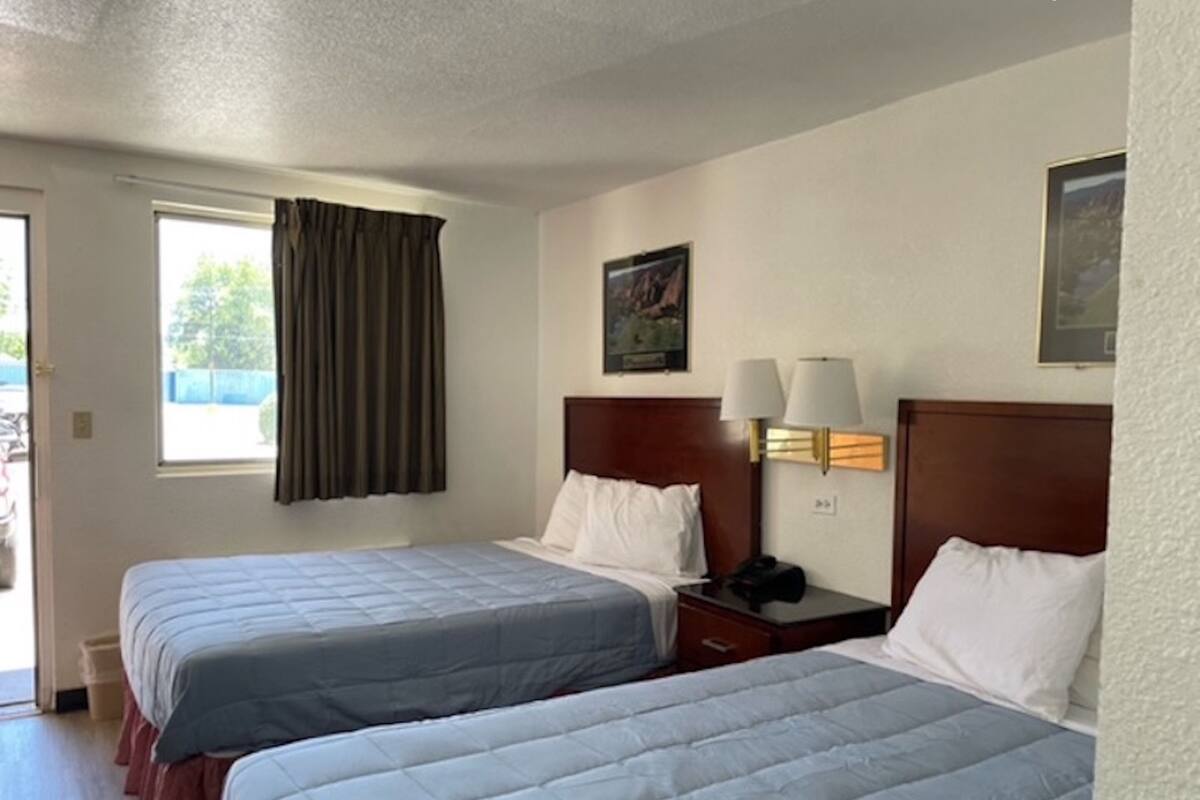Double Room, Non Smoking | In-room safe, WiFi (free), bed sheets