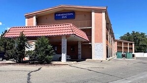 Front of property - Farmington Inn (Farmington)