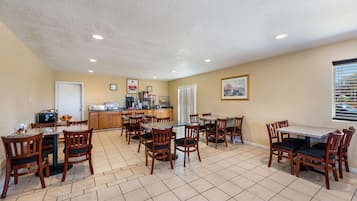 Café da manhã continental grátis todos os dias