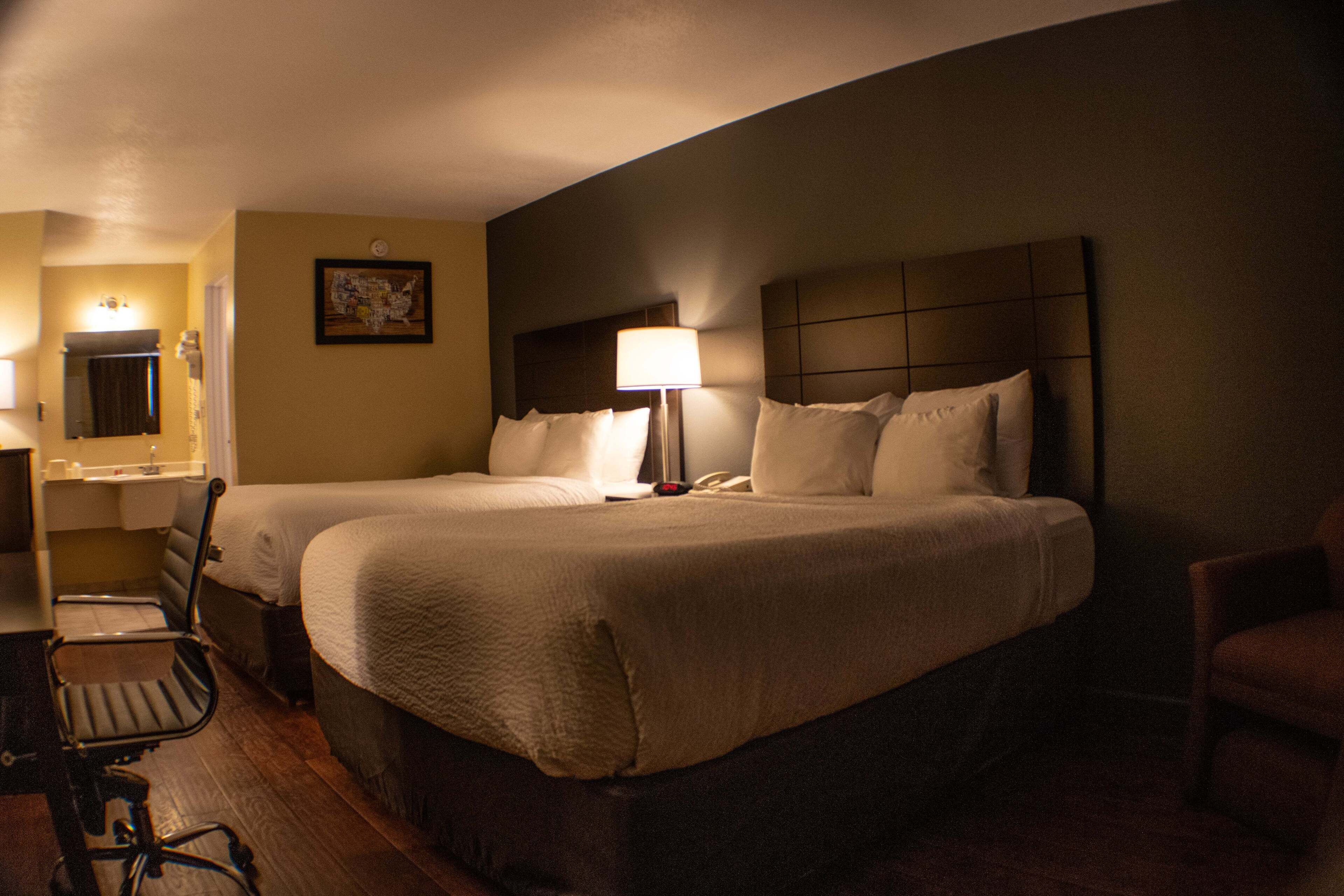 标准房, 2 张大床, 无烟房 | 办公桌、免费 WiFi、床单