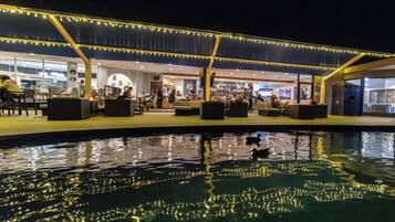 2 outdoor pools